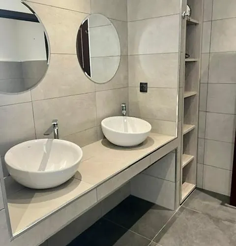 Апартаменты Le Pied A Terre 2 *