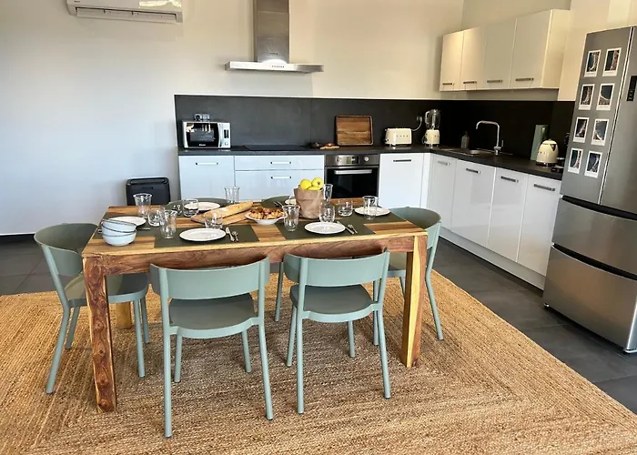Le Pied A Terre 2